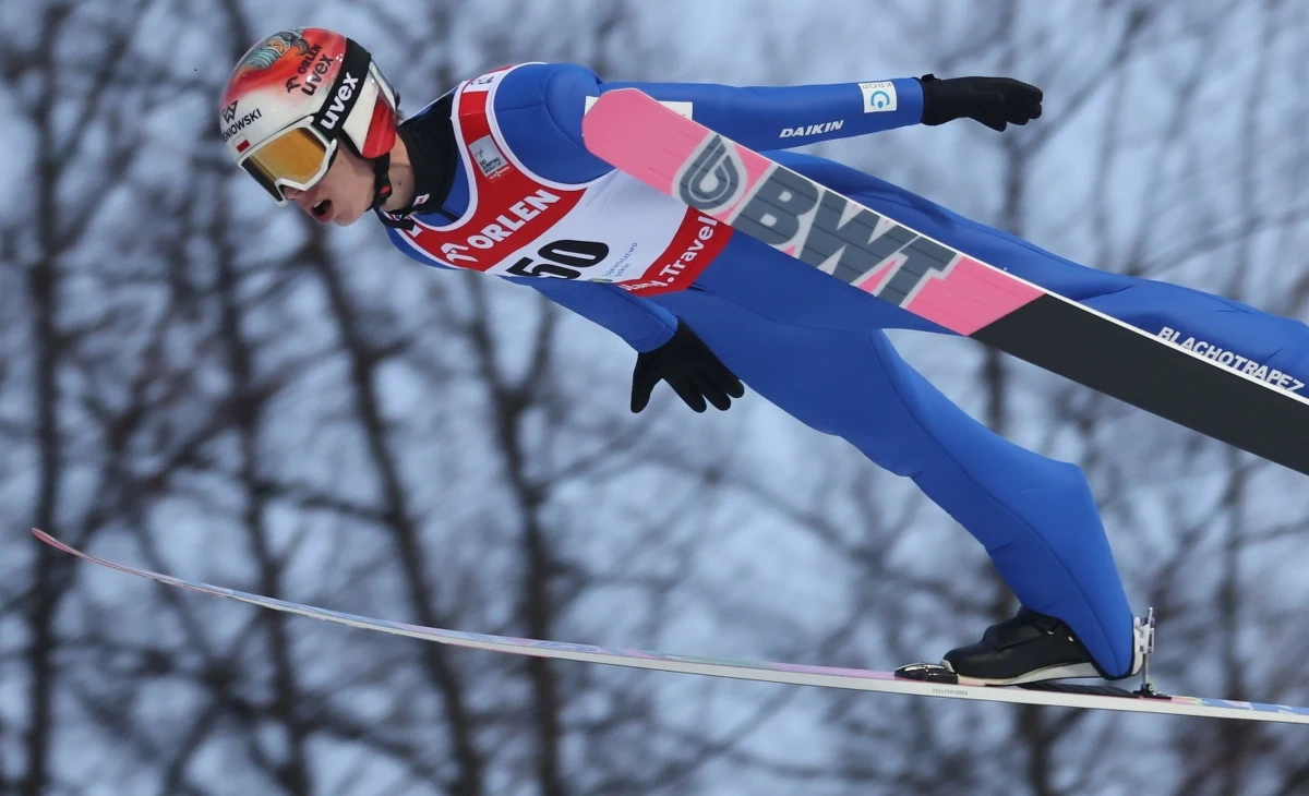 Niemiec Pius Paschke nie zwalnia tempa. Lider klasyfikacji generalnej Pucharu Świata w skokach umocnił się na prowadzeniu, wygrywając niedzielny konkurs w Wiśle Malince. Najlepszym z Polaków znów był Paweł Wąsek, który zajął 11. miejsce.