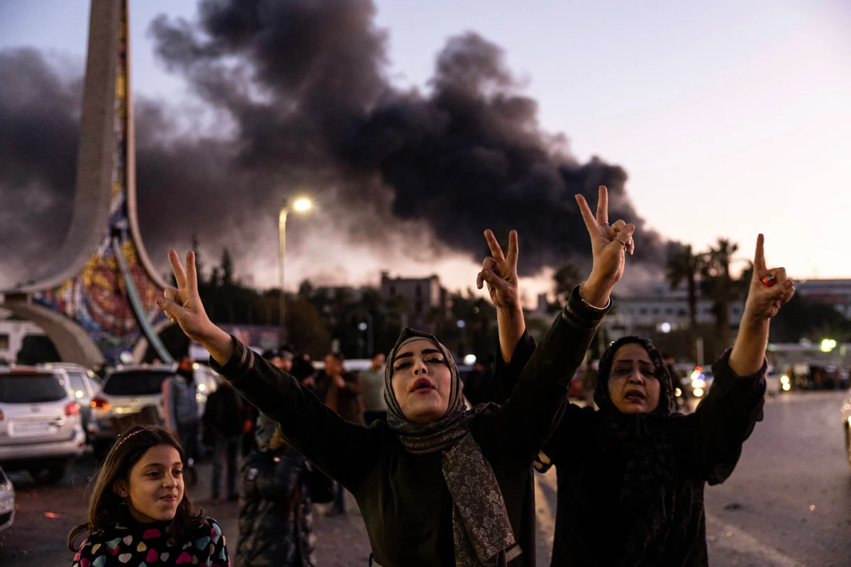 Siły USA na Bliskim Wschodzie przeprowadziły uderzenia na ponad 75 celów związanych z Państwem Islamskim w centralnej Syrii, w tym na obozy i przywódców grupy - poinformowało w niedzielę Centralne Dowództwo USA, CENTCOM. USA przestrzegły też syryjskie grupy przed współpracą z terrorystami.