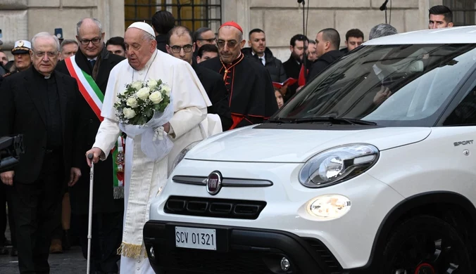 Aktywistka zakłóciła przejazd papieża Franciszka. Interweniowała policja