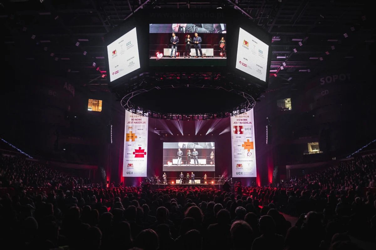 We wtorek w Katowicach odbyło się Śląskie Forum Młodych - BO NOWE JEST NADZIEJĄ poświęcone donacji i transplantacji narządów. Z młodzieżą szkół ponadpodstawowych województwa śląskiego spotkali się lekarze, koordynatorzy transplantacyjni oraz osoby po przeszczepieniu - biorcy i dawcy rodzinni.