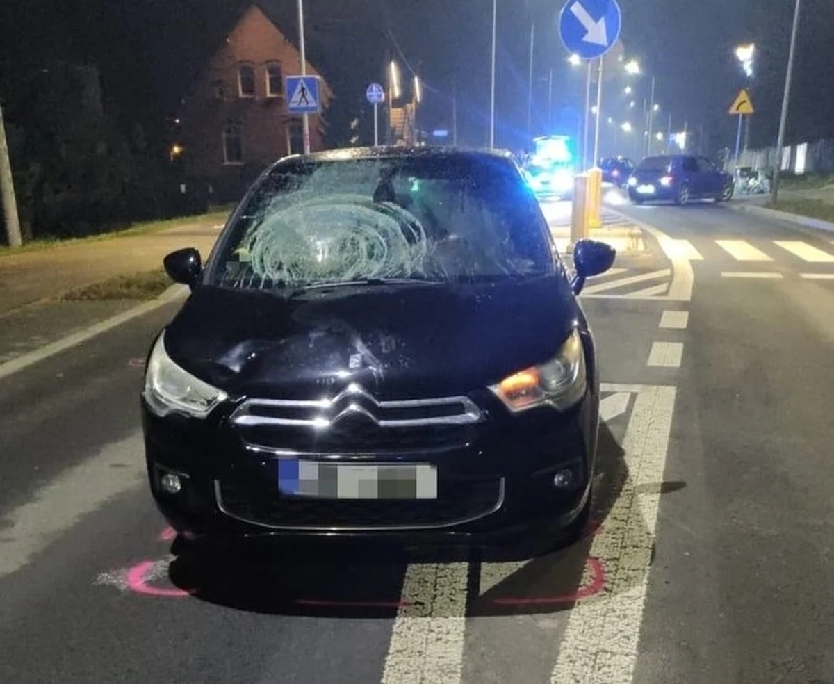 Policjanci wyjaśniają okoliczności wypadku drogowego, do którego doszło w niedzielę na oznakowanym przejściu dla pieszych w Kornowacu ( woj. śląskie) na ulicy Raciborskiej. W wyniku zdarzenia 13-latka trafiła do szpitala. 