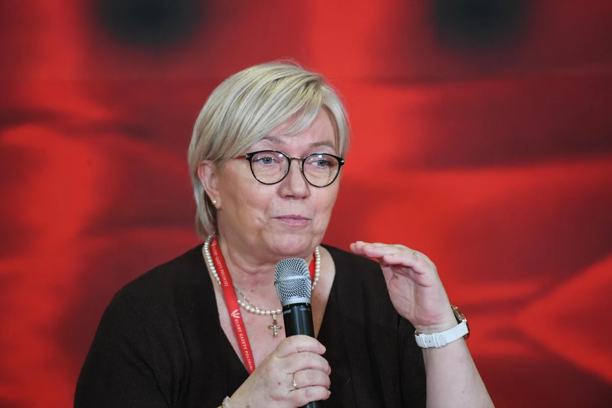 Dziś kończy się 9-letnia kadencja najdziwaczniej sprawującej swój urząd prezes TK. Jej nazwisko posłużyło do całościowego opisu zjawiska, nazwanego "Trybunałem Julii Przyłębskiej". Przez całe lata oznaczało zarówno sposób działania, jak rangę i wizerunek całej instytucji.