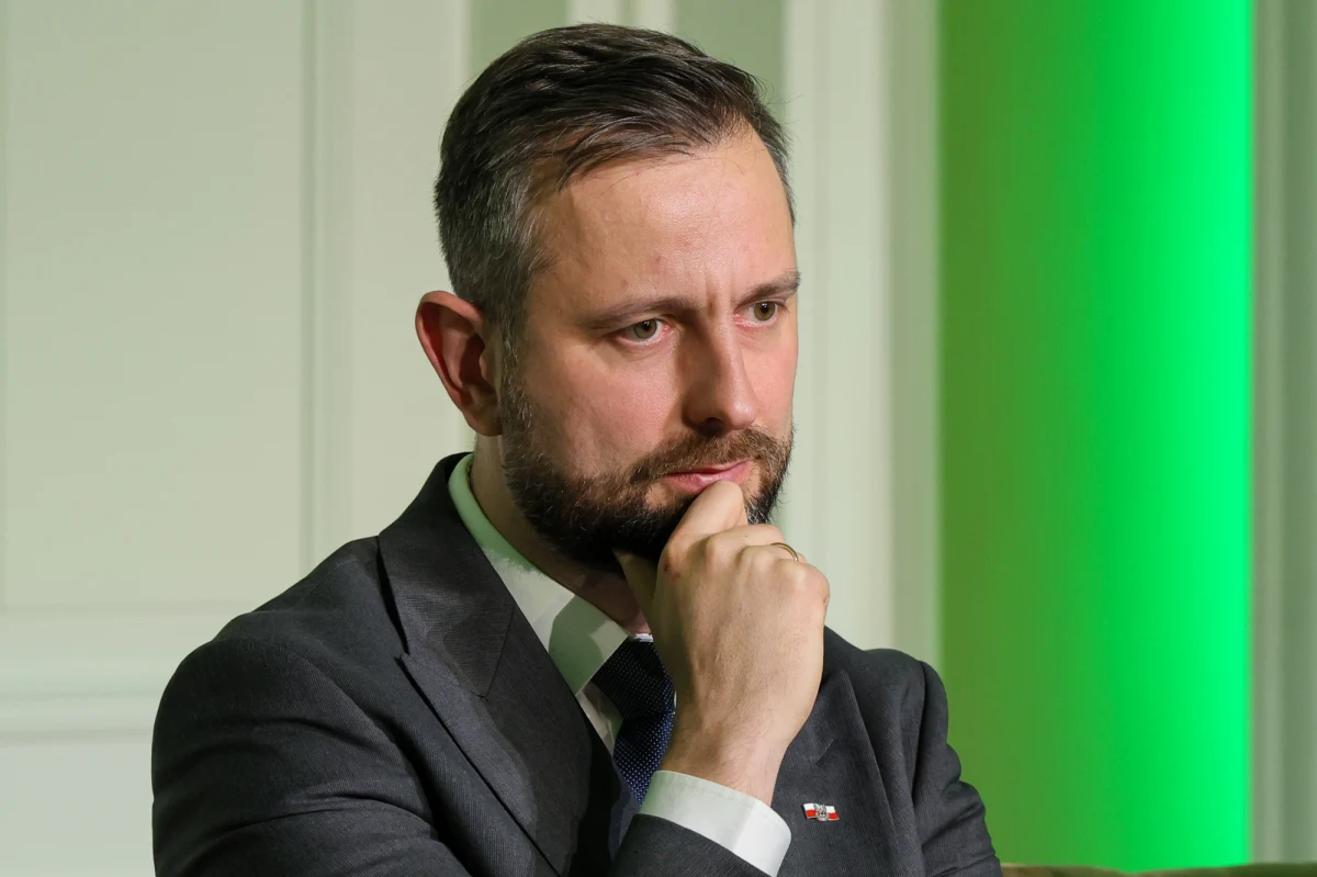 Z wielu względów sytuacja w Syrii jest również monitorowana w Polsce. Minister obrony Władysław Kosiniak-Kamysz zapowiedział, że wydarzenia na Bliskim Wschodzie będą jednym z tematów wtorkowego posiedzenia Komitetu ds. Bezpieczeństwa Narodowego.