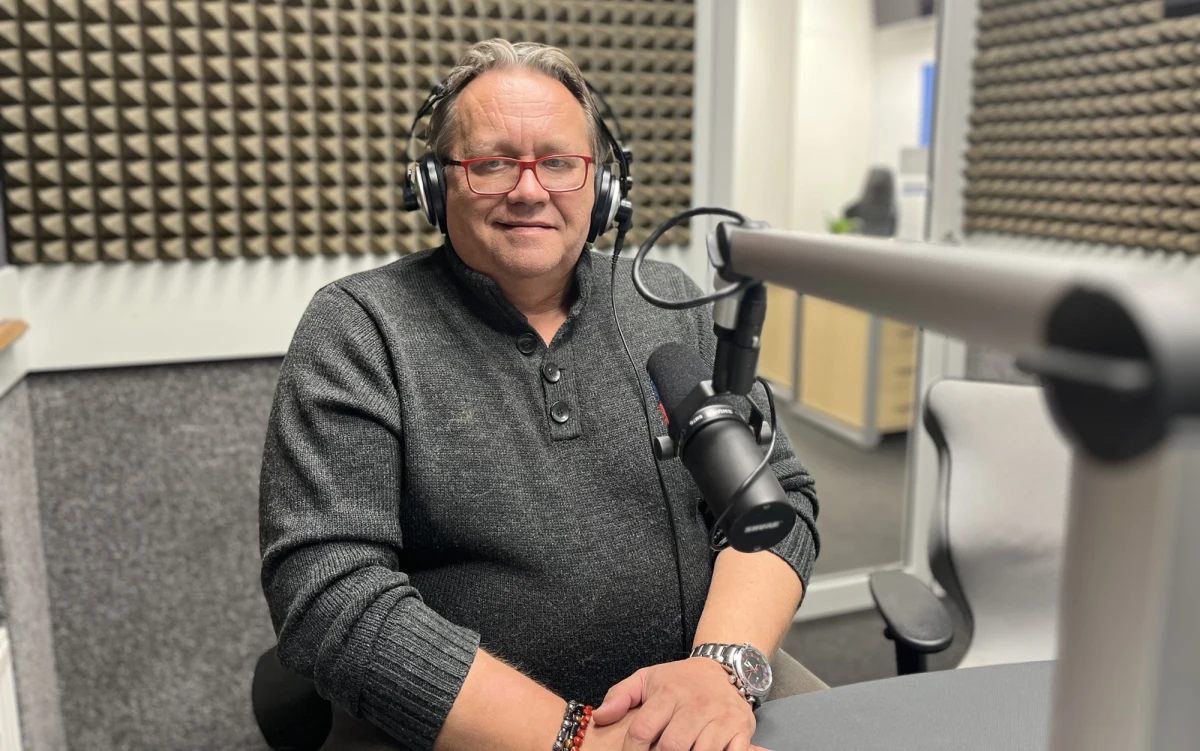 "W grudniu strajku na pewno nie będzie. Jego ewentualny termin będzie rozpatrywany po Nowym Roku" - powiedział w Popołudniowej rozmowie w RMF FM Piotr Moniuszko, przewodniczący Wolnego Związku Zawodowego Pracowników Poczty. "Klienci Poczty Polskiej mogą nadawać (paczki, listy, kartki świąteczne - przyp. red.) spokojnie, bez obaw. My jako pracownicy postaramy się, żeby wszystko dotarło do nich na czas" - zapewnił gość Grzegorza Sroczyńskiego.