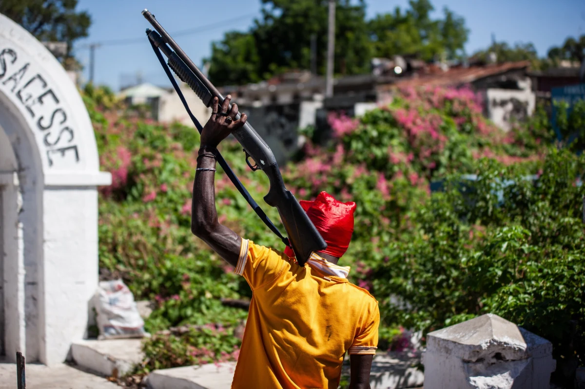 Około 180 osób zostało podczas ubiegłego weekendu zamordowanych w Port-au-Prince, stolicy Haiti – ogłosiły władze. Według niezależnych źródeł lider jednego z gangów zlecił masakrę seniorów, bo podejrzewał, że któryś z nich zabił jego syna przy pomocy czarów.