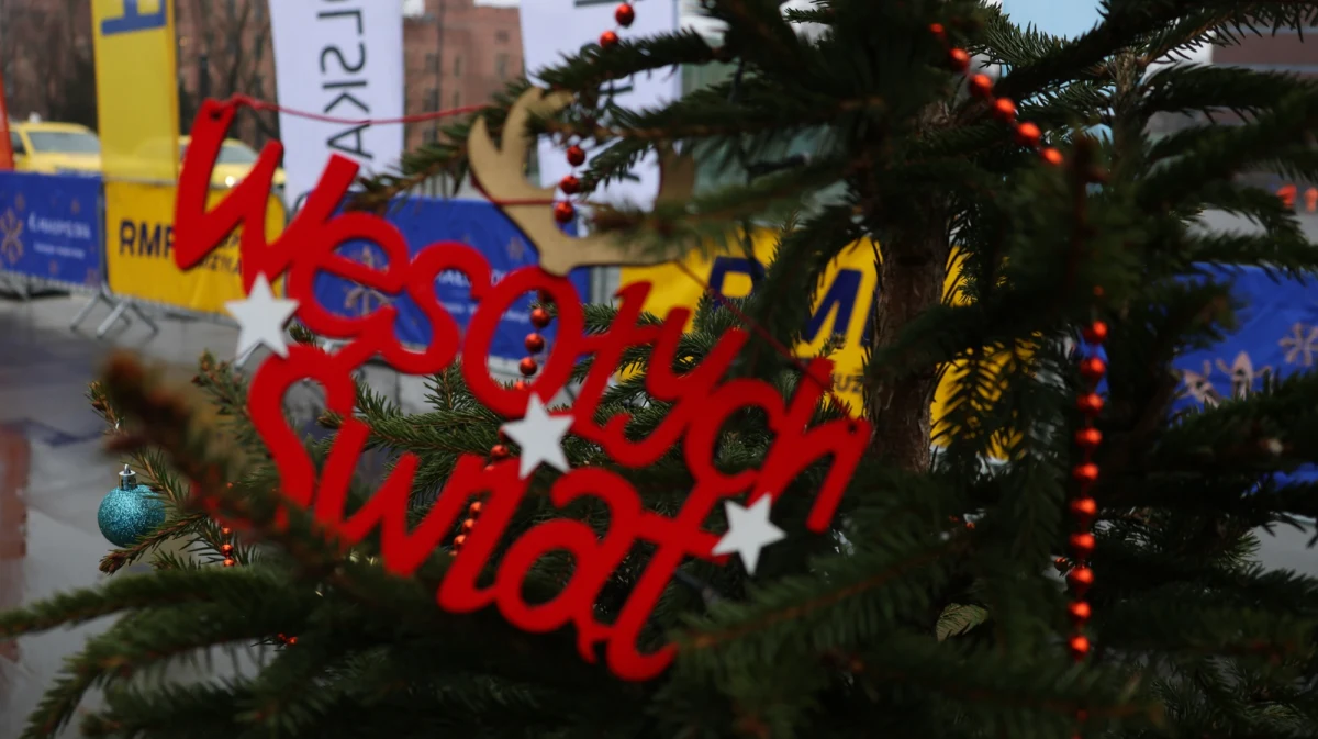 Nasz żółto-niebieski konwój przemierza Polskę. Dzisiaj zaparkowaliśmy we Wrocławiu przy placu Wolności. Wszystko w ramach akcji "Choinki pod choinkę od RMF FM i Małopolski". Rozdaliśmy kilkaset pachnących drzewek. 
