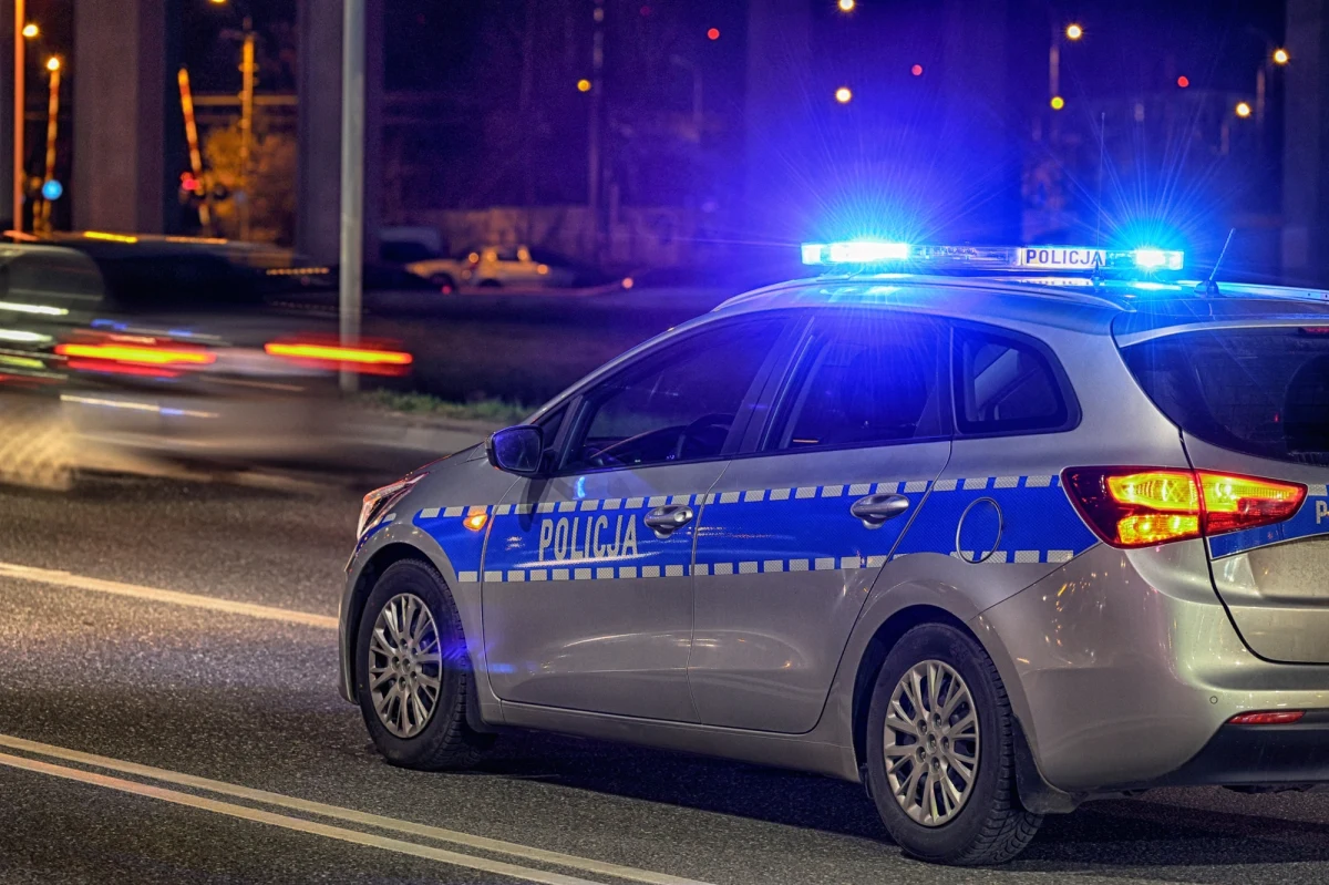 Warszawscy policjanci od poniedziałkowego wieczora prowadzili poszukiwania 16-latka, który po raz ostatni widziany był tego dnia około 15.00 w Liceum Ogólnokształcącym numer 40 przy ulicy Stryjeńskich. Chłopiec wyszedł ze szkoły i nie wrócił do domu. We wtorek poinformowano, że mundurowi zakończyli poszukiwania.