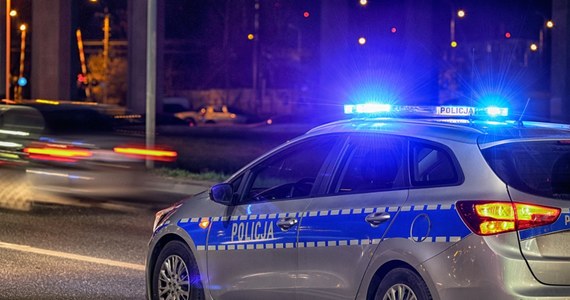 Warszawscy policjanci od poniedziałkowego wieczora prowadzili poszukiwania 16-latka, który po raz ostatni widziany był tego dnia około 15.00 w Liceum Ogólnokształcącym numer 40 przy ulicy Stryjeńskich. Chłopiec wyszedł ze szkoły i nie wrócił do domu. We wtorek poinformowano, że mundurowi zakończyli poszukiwania.