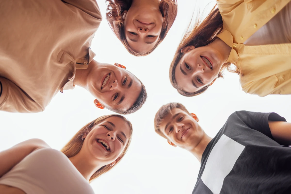 "Sigma" w slangu młodych ludzi oznacza osobę odnoszącą sukcesy, pewną siebie, wybitną, którą można podziwiać. I to właśnie to słowo – decyzją internautów – zostało Młodzieżowym Słowem Roku 2024. Na plebiscytowym podium znalazły się też "azbest" i "czemó". Kapituła natomiast wyróżniła słowo "czemó".