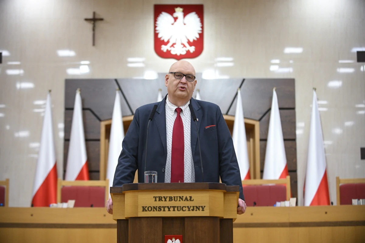 Prezes Trybunału Konstytucyjnego Bogdan Święczkowski oświadczył, że chciałby przeprowadzić rozmowy z przedstawicielami władzy ustawodawczej i wykonawczej, w tym z premierem, marszałkami Sejmu i Senatu oraz reprezentantami najważniejszych ugrupowań politycznych. Zapowiedział też, że zwróci się z prośbą i żądaniem do premiera Donalda Tuska, żeby opublikować orzeczenia Trybunału.