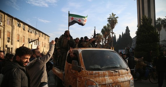 Mohamed al-Baszir, który został tymczasowym premierem Syrii, w wywiadzie dla katarskiego kanału Al-Dżazira oświadczył, że jego naród jest wyczerpany 13-letnią wojną domową i obiecał przywrócenie stabilności oraz pokoju. To pierwszy wywiad udzielony przez al-Baszira po objęciu władzy.