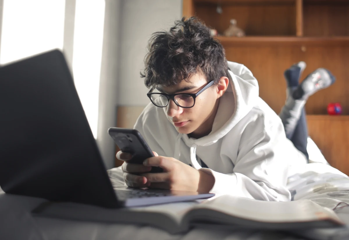 Na przełomie lutego i marca rząd zajmie się ustawą dotyczącą ograniczenia dostępu małoletnich do szkodliwych treści w internecie - ustalił dziennikarz RMF FM Kacper Wróblewski.