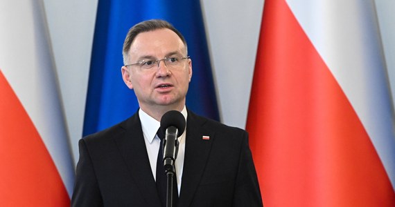 Karol Nawrocki dogania w sondażach Rafała Trzaskowskiego. Jego wyniki mogłyby pewnie być lepsze, gdyby nie zawód, jaki sprawia zwolennikom PiS zachowanie prezydenta. Dlaczego Andrzej Duda zachowuje tak zauważalną rezerwę wobec obywatelskiego kandydata PiS?