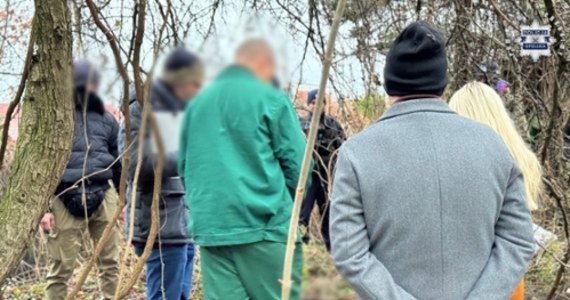 Opolscy policjanci ustalili sprawcę zabójstwa 65-latka z Krapkowic. Po dwóch miesiącach kryminalni z krapkowickiej komendy powiatowej odnaleźli ciało zamordowanego mężczyzny. Wcześniej był uznawany za zaginionego.