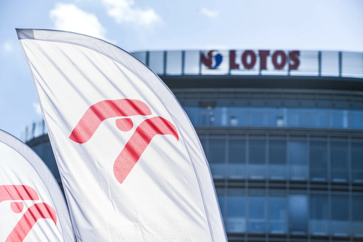 Prokuratura Okręgowa w Gdańsku umorzyła śledztwo m.in. przeciwko byłemu prezesowi Grupy Lotos Pawłowi Olechnowiczowi, który był podejrzany o wyrządzenie w 2011 roku znacznej szkody majątkowej spółce - poinformował w środę rzecznik.
