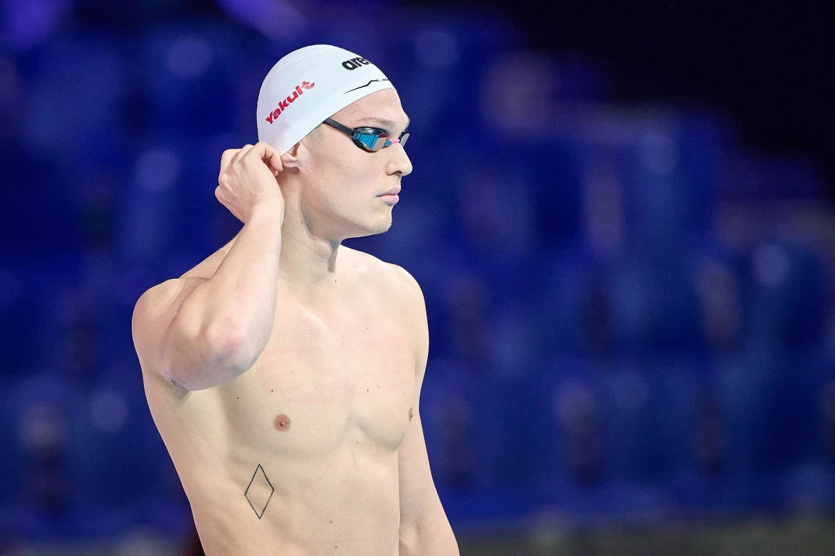 Kacper Stokowski zdobył w wyścigu na 100 m stylem grzbietowym brązowy medal pływackich mistrzostw świata na krótkim basenie w Budapeszcie. Polak osiągnął czas 49,16 s, który jest nowym rekordem kraju. 