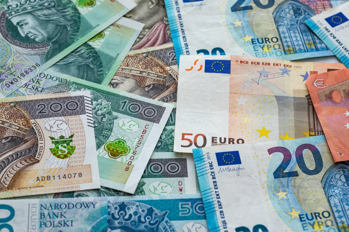 KE zatwierdziła wypłatę 40 mld zł z drugiego i trzeciego wniosku o płatność z KPO; przelew dotrze do Polski na święta - poinformował w środę wiceminister funduszy Jan Szyszko. Dodał, że na przełomie stycznia i lutego 2025 roku prawdopodobnie rozpocznie się kolejna rewizja KPO.