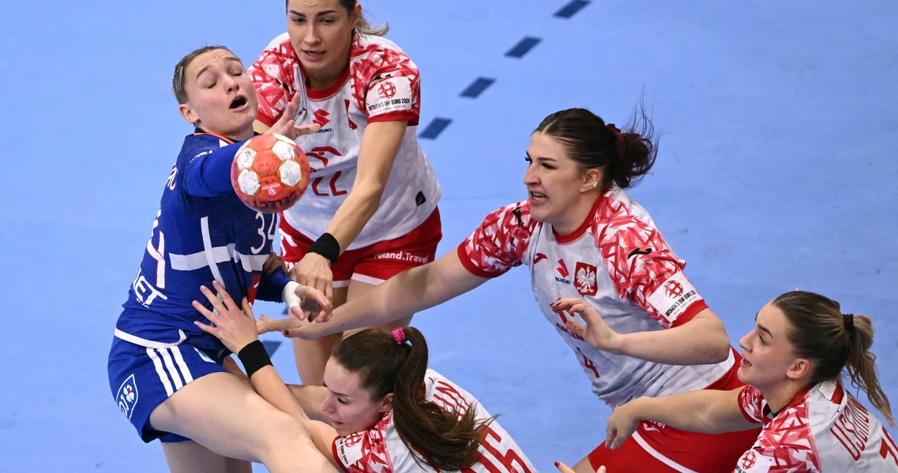 Lena Grandveau w otoczeniu reprezentantek Polski. Francja w półfinale zagra z Danią