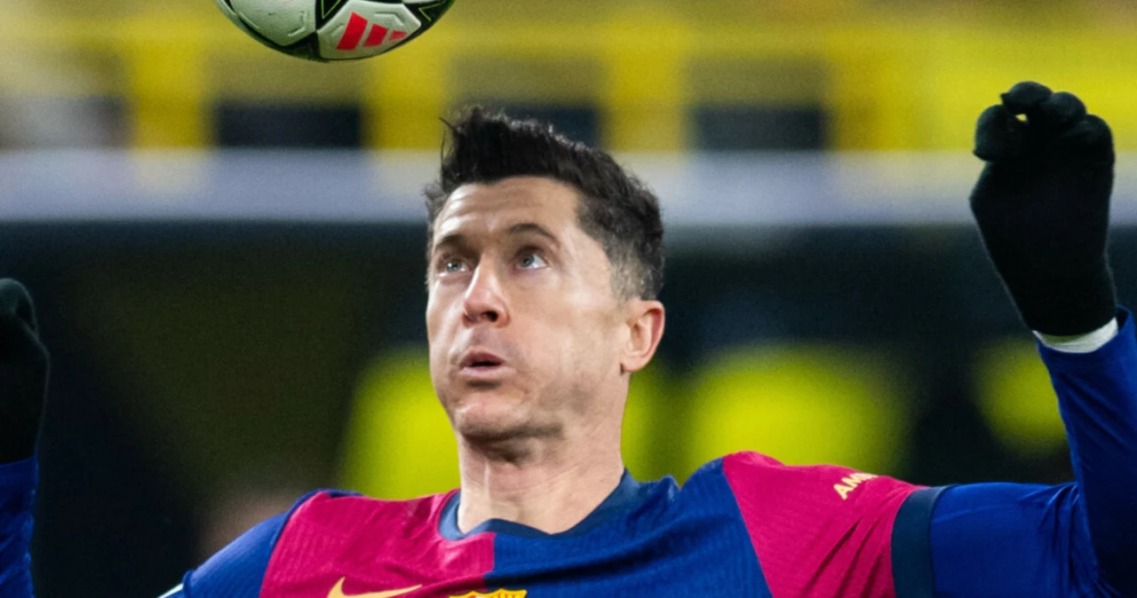 Robert Lewandowski w barwach FC Barcelona w meczu Ligi Mistrzów z Borussią Dortmund