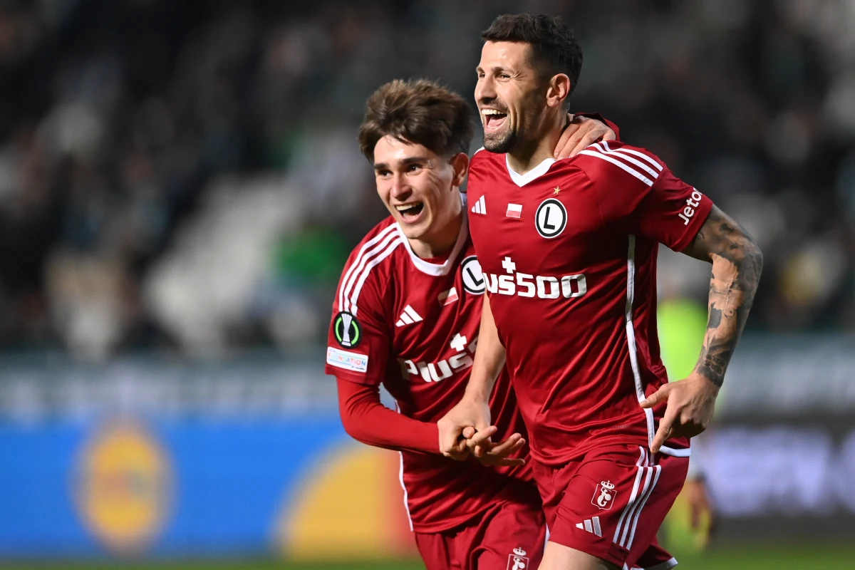 Przed nami 5. kolejka fazy zasadniczej Ligi Konferencji. Zarówno piłkarze Legii Warszawa, którzy podejmą szwajcarskie Lugano, jak i Jagiellonii Białystok, których rywalem w Czechach będzie FK Mlada Boleslav, będą chcieli kontynuować udaną passę i zrobić kolejny krok do bezpośredniego awansu do 1/8 finału rozgrywek.