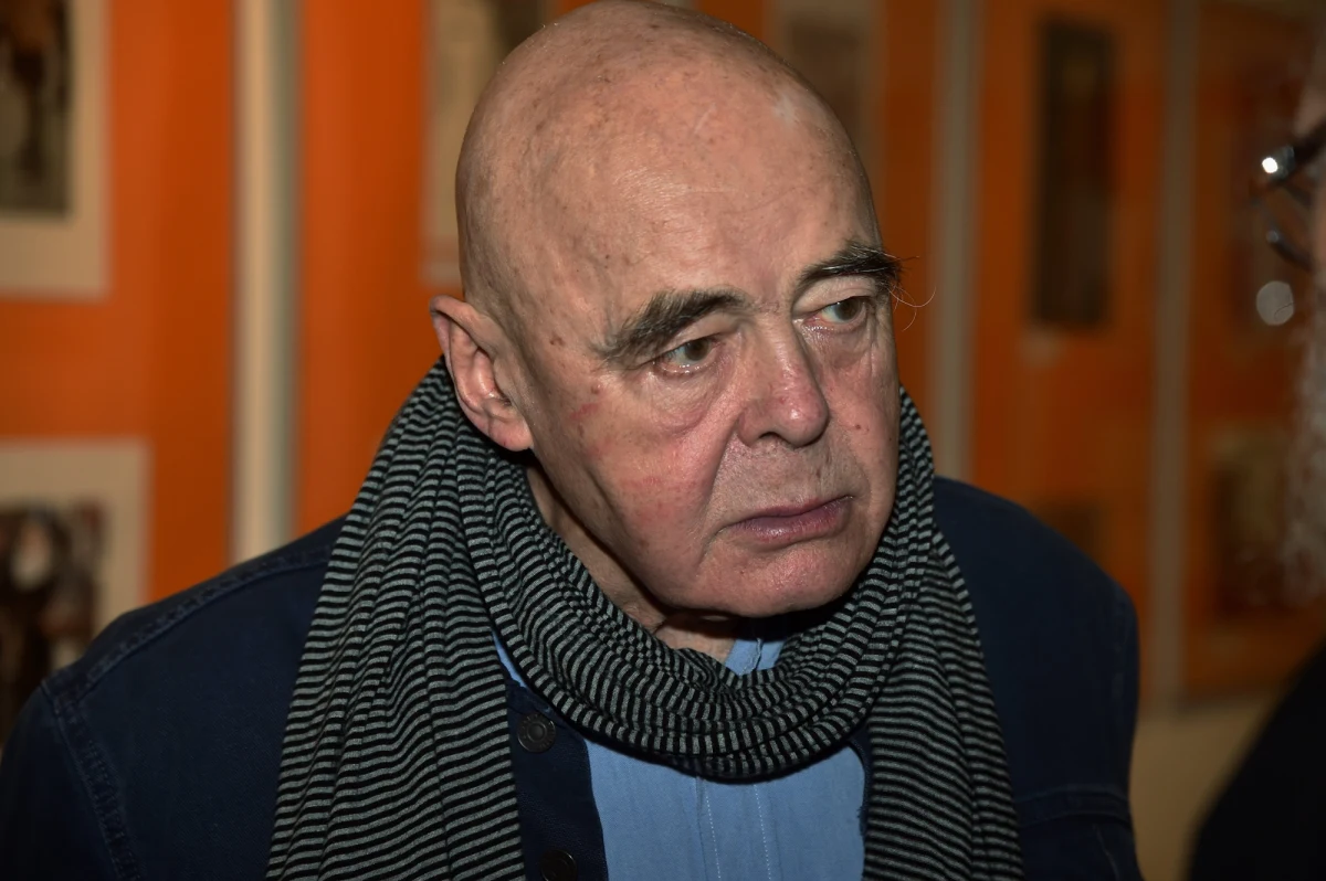 ​Pogrzeb aktora, satyryka, scenarzysty i reżysera Stanisława Tyma odbędzie się we wtorek, 17 grudnia, o godz. 11 w Warszawie na Cmentarzu Wojskowym na Powązkach - poinformowała w mediach społecznościowych redakcja tygodnika "Polityka".