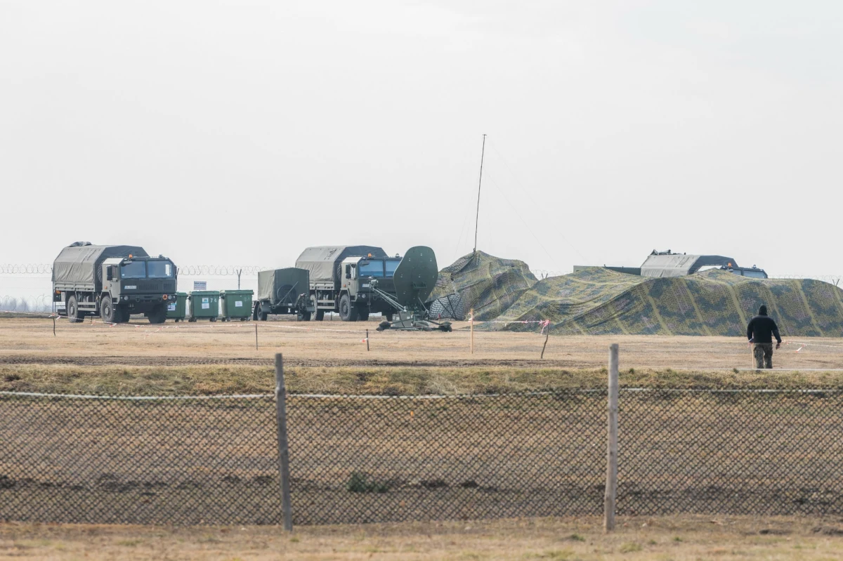 Polska byłaby głównym zapleczem logistycznym dla sił pokojowych na Ukrainie. Warszawa nie będzie jednak chciała wysyłać swoich wojsk do tego kraju. Chodzi o sytuację, gdyby po objęciu urzędowania Donald Trump wymusił zawieszenie broni między Ukrainą a Rosją. Takie informacje na temat polskiego stanowiska usłyszała w Brukseli dziennikarka RMF FM. 