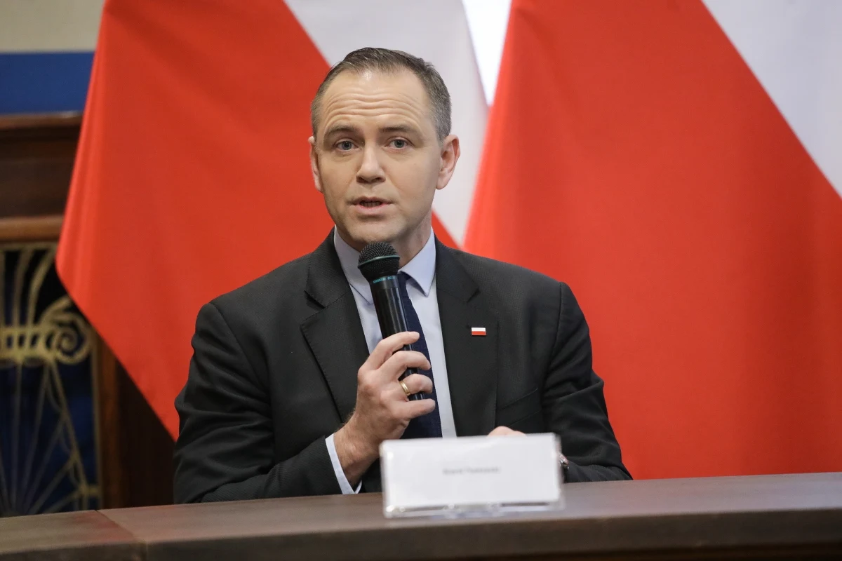 Karol Nawrocki zaapelował do Rafała Trzaskowskiego o podpisanie Konstytucji Bezpieczeństwa RP i wyłączenie bezpieczeństwa Polski ze sporu politycznego. Bezpieczeństwo Polaków powinno stanowić linię demarkacyjną sporu politycznego - podkreślił. Nawrocki i Trzaskowski to kandydaci w wyborach prezydenckich.