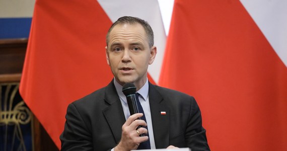 Karol Nawrocki zaapelował do Rafała Trzaskowskiego o podpisanie Konstytucji Bezpieczeństwa RP i wyłączenie bezpieczeństwa Polski ze sporu politycznego. Bezpieczeństwo Polaków powinno stanowić linię demarkacyjną sporu politycznego - podkreślił. Nawrocki i Trzaskowski to kandydaci w wyborach prezydenckich.