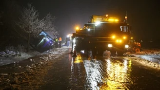 Warunki "bardzo niebezpieczne dla kierowców". Alerty w dwóch rejonach