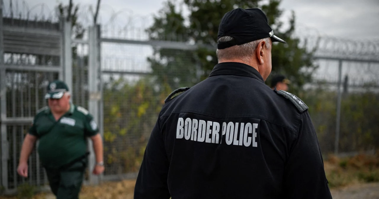 Rumunia i Bułgaria oficjalnie w strefie Schengen. Na zdj. bułgarski strażnik patrolujący granicę 