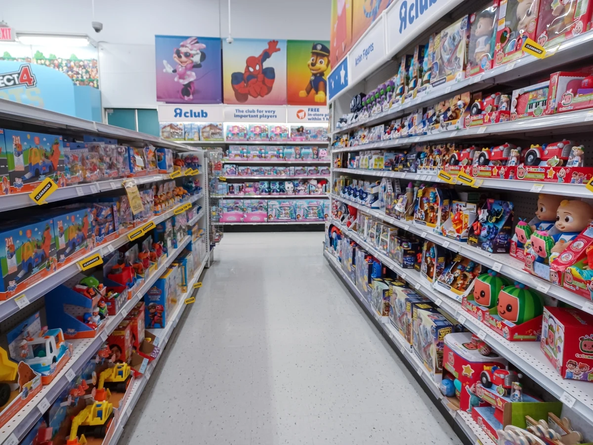 "Skontrolowaliśmy 362 modele zabawek - bezpieczeństwo i oznakowanie. Co czwarta zabawka miała nieprawidłowości (...) w tym przekroczone stężenie rakotwórczych ftalanów" - poinformował w czwartek Urząd Ochrony Konkurencji i Konsumentów. 