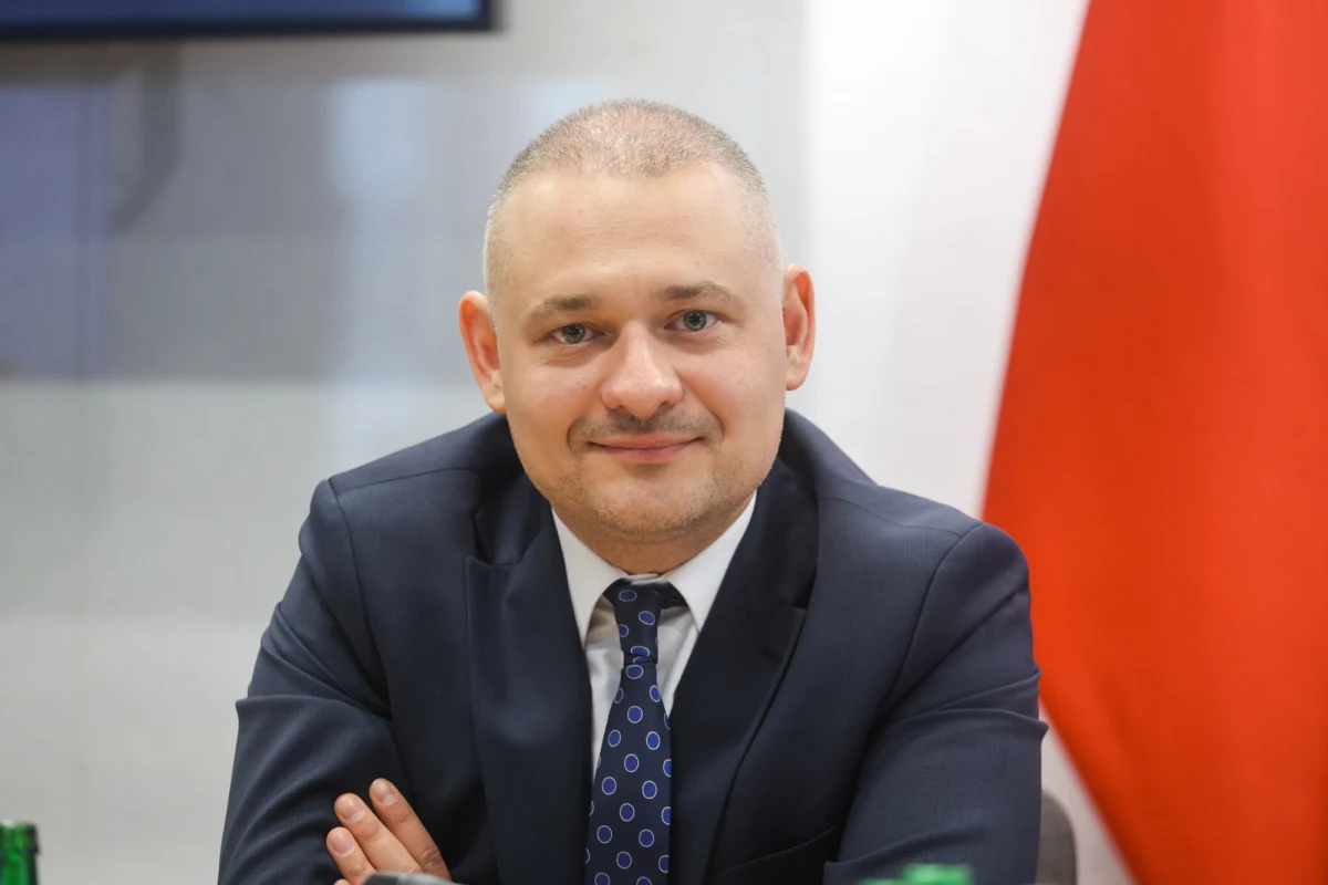 Poseł KO Wojciech Król został wybrany na nowego przewodniczącego Rady Mediów Narodowych. Zastąpił na tym stanowisku Krzysztofa Czabańskiego, którego w październiku odwołał Sejm. 