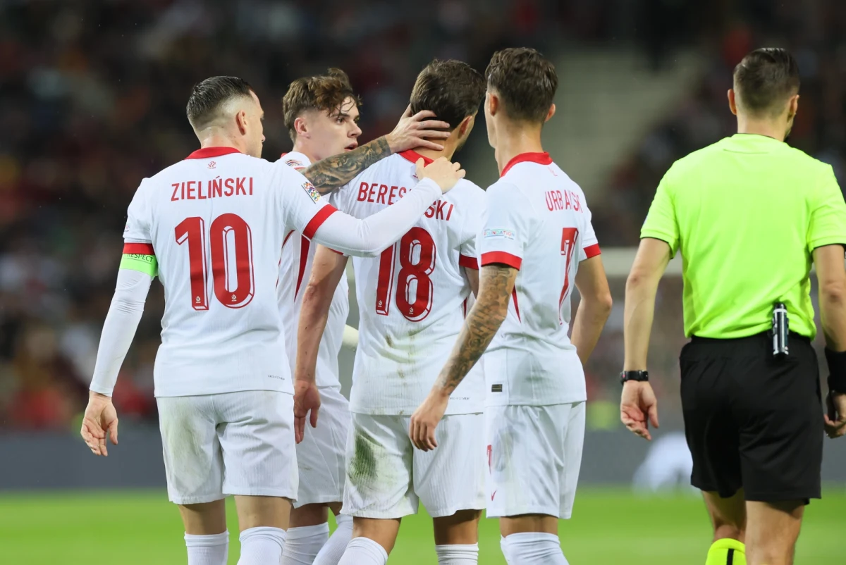 Dziś w samo południe w Zurychu odbędzie się losowanie grup eliminacji mistrzostw świata, które w 2026 roku zostaną rozegrane w USA, Meksyku i Kanadzie. Po słabych wynikach w Lidze Narodów i spadku z Dywizji A nasza piłkarska kadra trafiła do drugiego koszyka. W pierwszym znalazły się najsilniejsze reprezentacje - w tym m.in.: Hiszpania, Portugalia, Francja czy Hiszpania. Z Europy na mundial awansuje 16 reprezentacji.