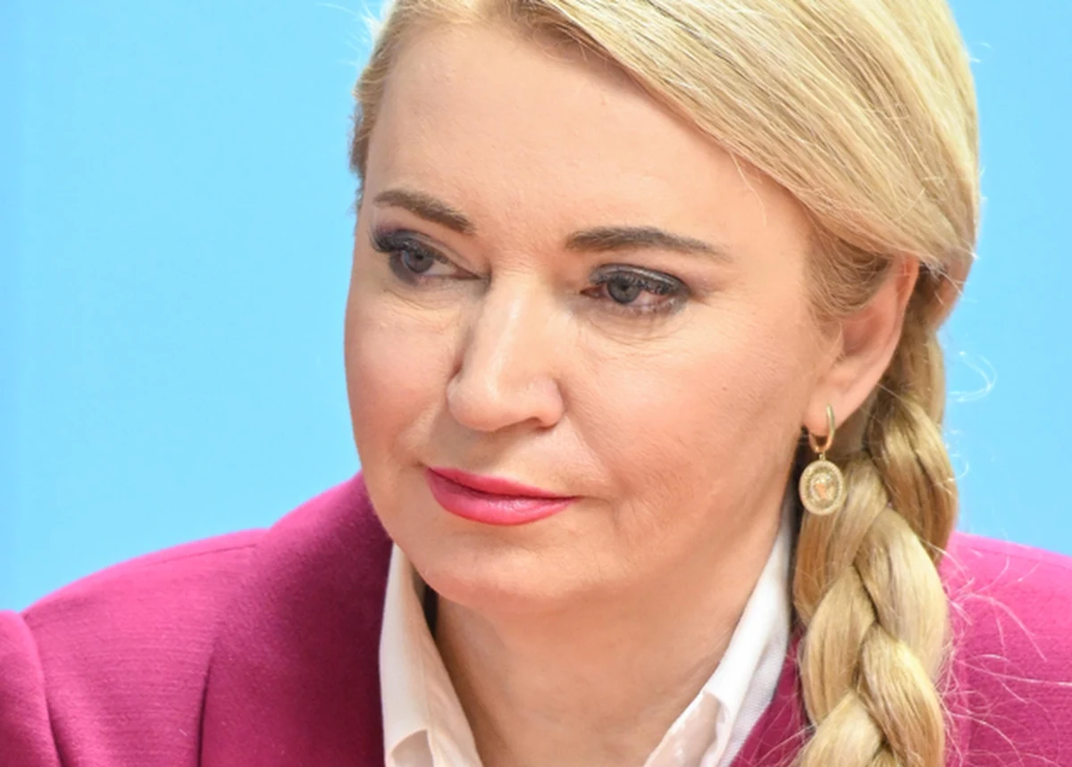 56-letni Adam H., który we wrześniu 2023 r. zaatakował europosłankę Koalicji Obywatelskiej Martę Wcisło, usłyszał wyrok sześciu miesięcy więzienia w zawieszeniu na rok. Sąd w Lublinie orzekł również podanie wyroku do publicznej wiadomości i nakazał pisemne przeprosiny pokrzywdzonej. Wyrok jest nieprawomocny.