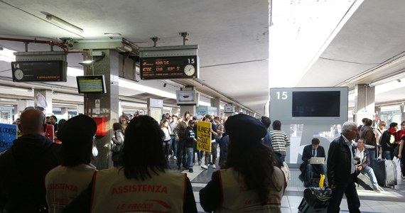 Pracownicy włoskiej komunikacji znów strajkują, a kraj ponownie pogrążył się w chaosie. Protest, który rozpoczął się w czwartek i potrwa do piątkowego wieczora, ogłosili pracownicy komunikacji miejskiej, kolejowej i morskiej. Z akcji wyłączono sektor lotniczy.