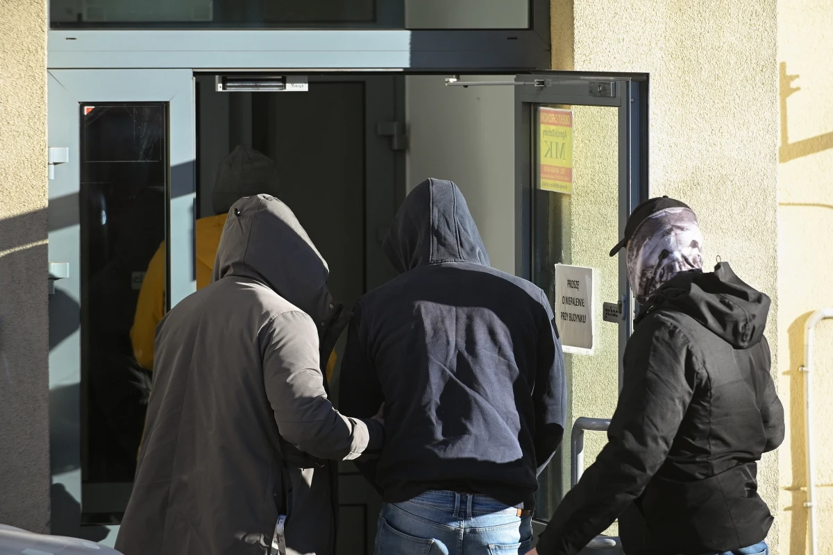 Zarzut zabójstwa usłyszał Dawid M., podejrzany o to, że dwa i pół roku temu śmiertelnie zranił 29-latka na Nowym Świecie w Warszawie. Mężczyzna w czwartek w ramach ekstradycji został przekazany z Turcji do Polski. 