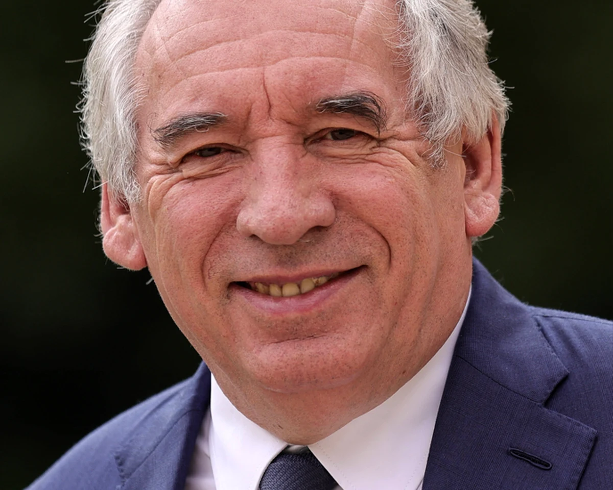 Pałac Elizejski ogłosił w piątek, że nowym premierem Francji został Francois Bayrou. Polityk jest członkiem Ruchu Demokratycznego. Wcześniej był m.in. ministrem sprawiedliwości. To polityczny sojusznik Emmanuela Macrona. Jak stwierdził Bayrou po ogłoszeniu nominacji, "wszyscy wiedzą, że droga będzie długa".