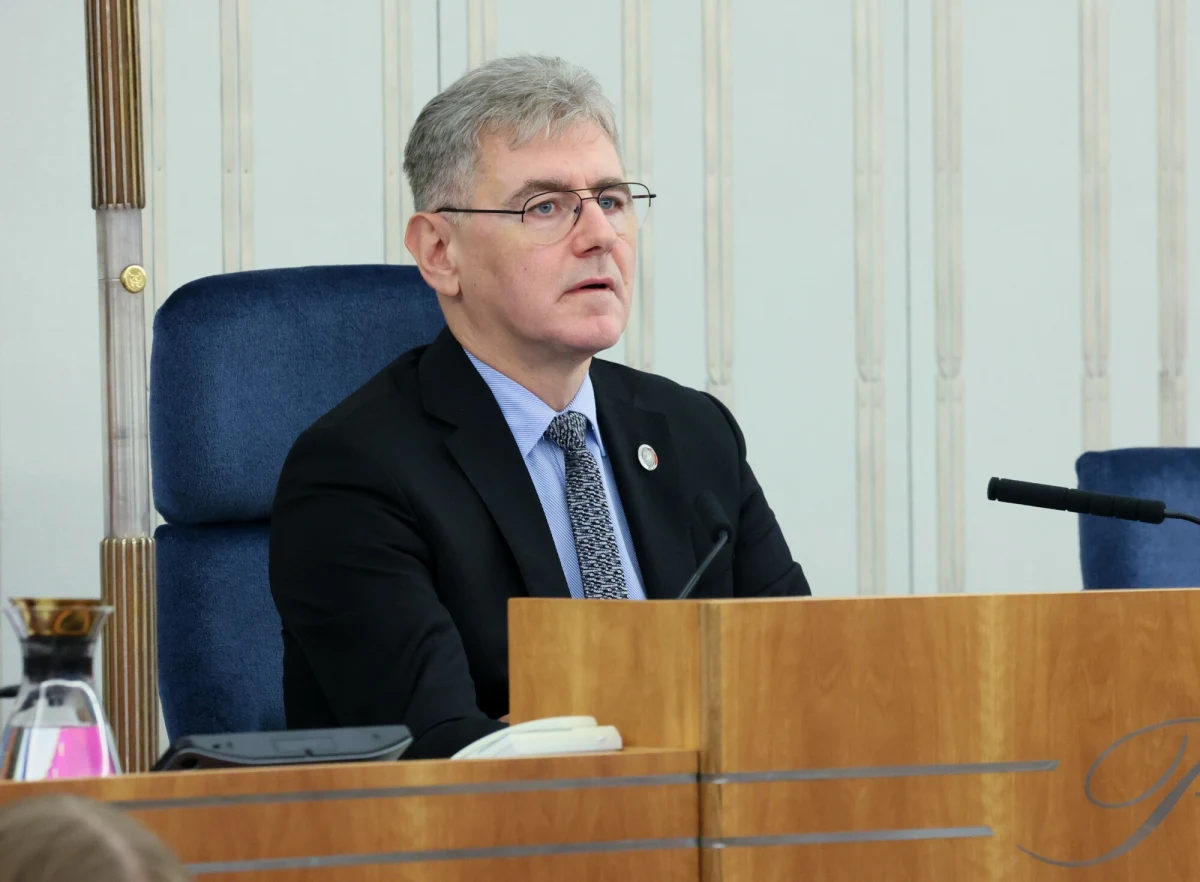 "Jest wiele rzeczy, które zostały zrobione dobrze, ale jest daleko od huraoptymizmu, bo przed nami jeszcze trzy okrążenia, trzy lata na wypełnienie obietnic" - powiedział Gość Krzysztofa Ziemca w RMF FM Maciej Żywno poproszony o podsumowanie roku rządów Donalda Tuska. Wicemarszałek Senatu dodał, że "trudno popadać w samozachwyt, kiedy trzeba po prostu pracować". "Chcemy bardzo wiele rzeczy zrobić, przyspieszyć"- podkreślał. 