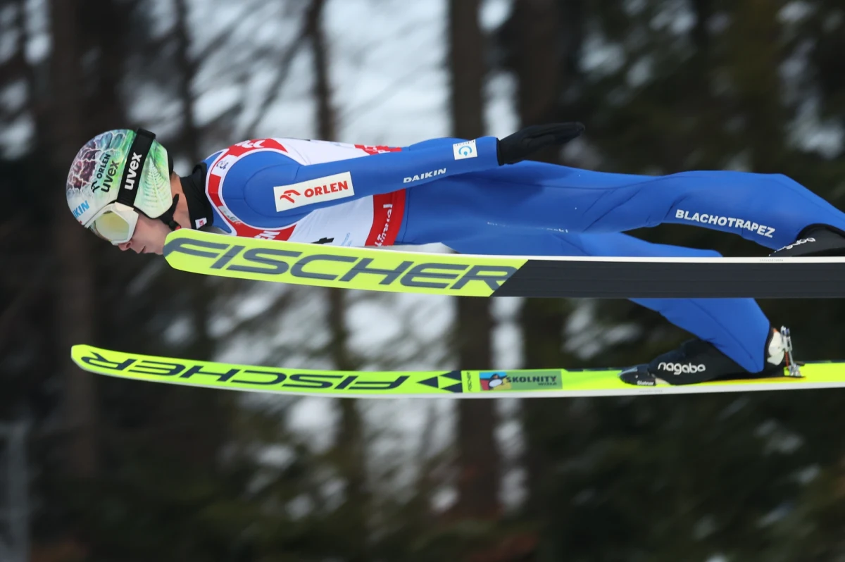 Aleksander Zniszczoł i Paweł Wąsek zajęli szóste miejsce w piątkowym konkursie duetów zaliczanym do Pucharu Świata w skokach narciarskich. W Titisee-Neustadt triumfowali Andreas Wellinger i Pius Paschke z Niemiec przed Austriakami i Norwegami.