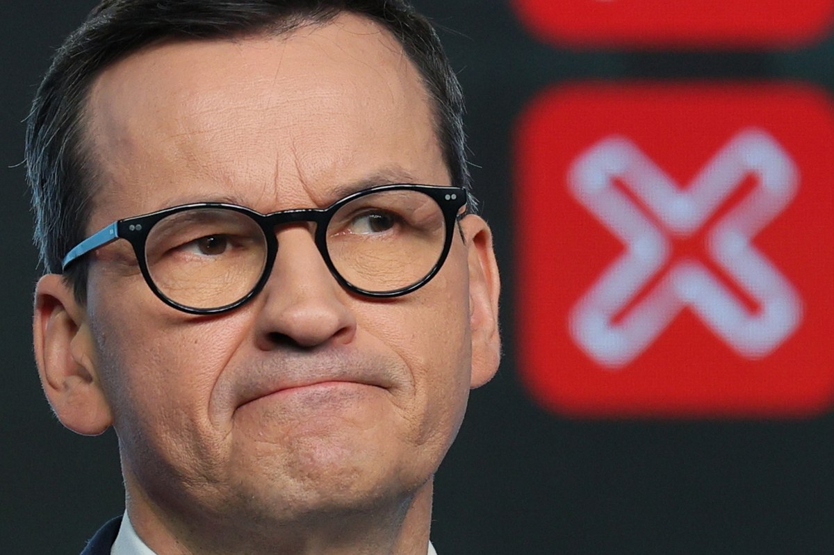 Zawiadomienia dotyczące 11 osób, w tym byłego premiera Mateusza Morawieckiego oraz byłych szefów MSZ i MSWiA Zbigniewa Raua i Mariusza Kamińskiego, skierowała do Prokuratury Krajowej komisja śledcza ds. "afery wizowej" - poinformował w piątek szef tej komisji Marek Sowa.