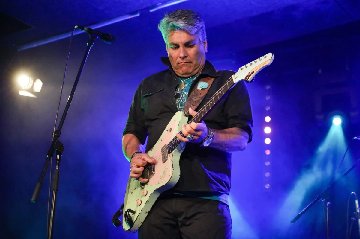 To będzie bardzo długi koncert. W Białymstoku 22 wykonawców z Polski i zagranicy podjęło próbę pobicia nieformalnego rekordu Polski w graniu bluesa non stop. By  ustanowić nowy, muzycy muszą wytrwać na scenie 33 godziny. 