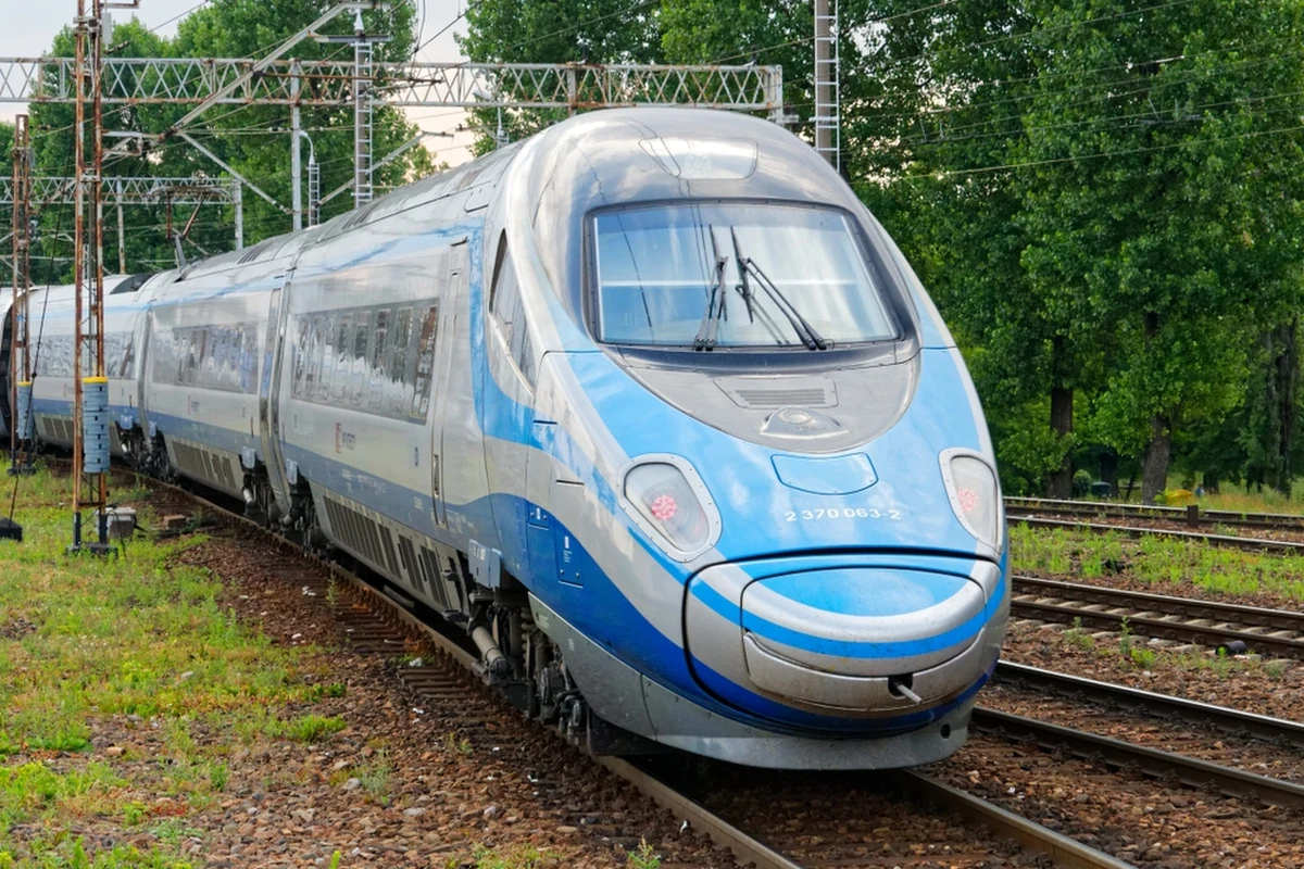 Więcej pociągów z Warszawy do Krakowa oraz z Gdyni do Wrocławia jest w nowym, rocznym rozkładzie jazdy PKP. Ten rozkład wejdzie w życie najbliższej nocy, z soboty na niedzielę.