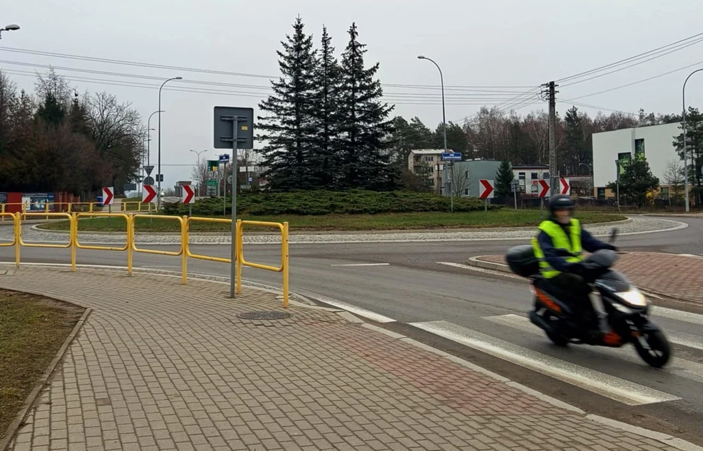 Wieś Grabówka nie ma placu w stylu rynku. Za najważniejszy punkt miejscowości uchodzi rondo