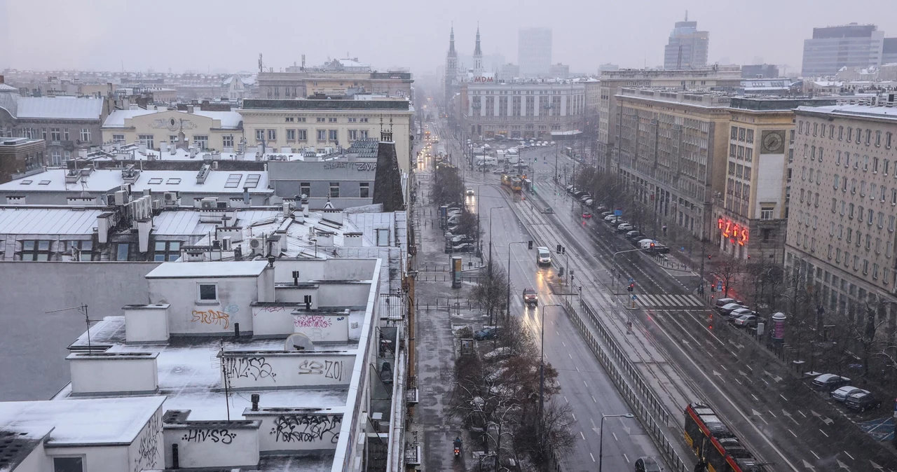 Prognoza pogody na sobotę. Opady śniegu i deszczu, duże zachmurzenie, niskie ciśnienie 