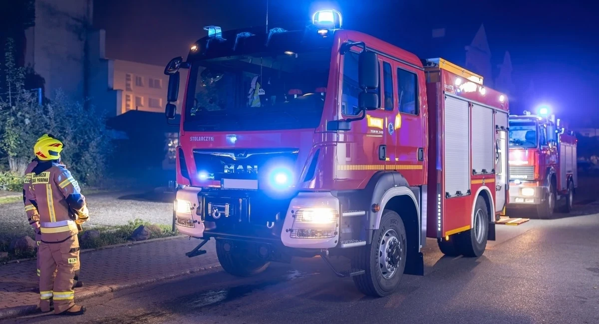 Czteroosobowa rodzina trafiła do szpitala po tym, jak zatruła się czadem w jednym z domów w Bielsku-Białej. Wśród poszkodowanych jest dwoje dzieci. 