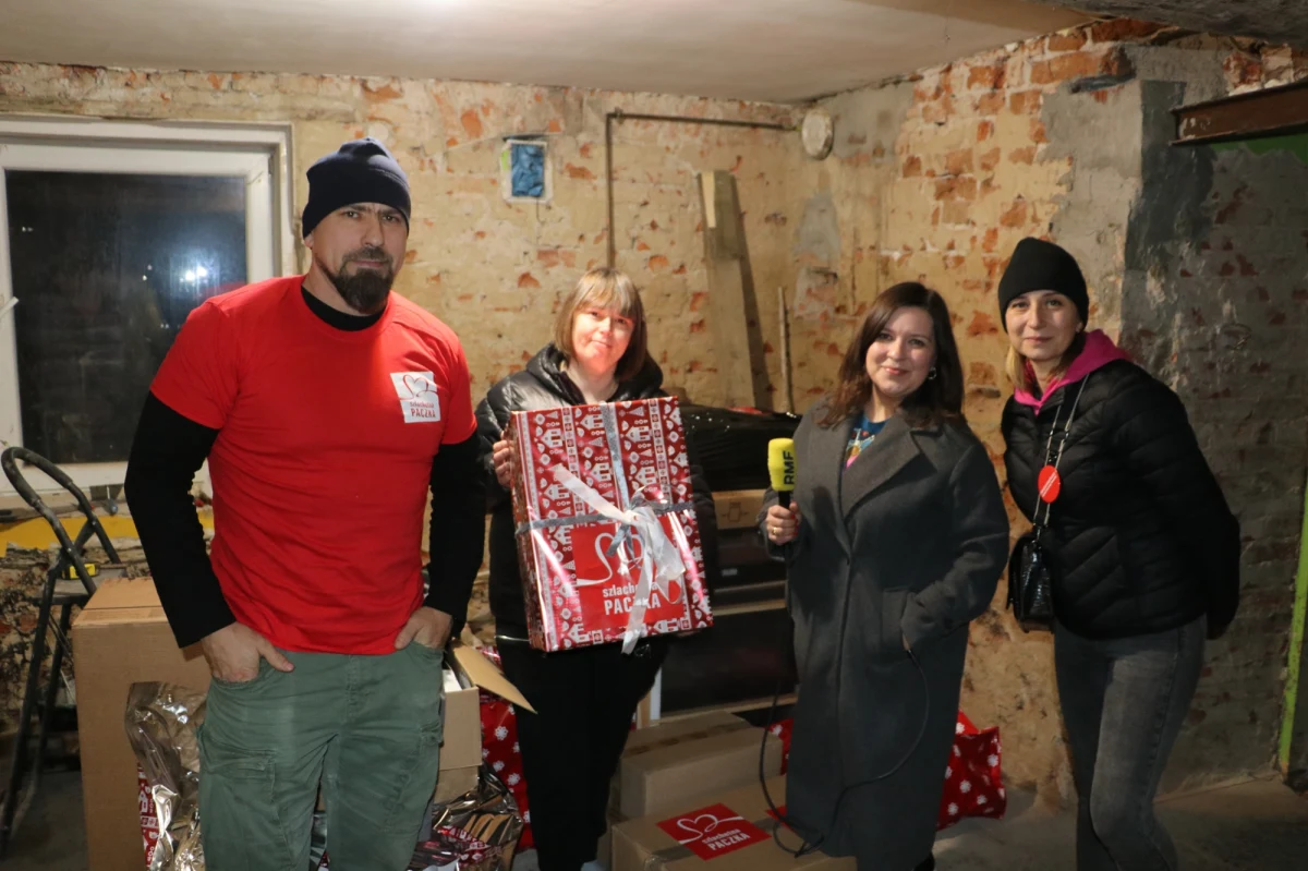 To wyjątkowy dzień dla wielu potrzebujących, wolontariuszy i darczyńców z całej Polski. Trwa Weekend Cudów - zwieńczenie Szlachetnej Paczki. Do akcji dołączyli także pracownicy Grupy RMF FM. Żółto-niebieski wóz wypełniony prezentami wyruszył dziś z Krakowa do Barda koło Kłodzka. To jedno z poszkodowanych miast podczas wrześniowej powodzi na południu Dolnego Śląska. 