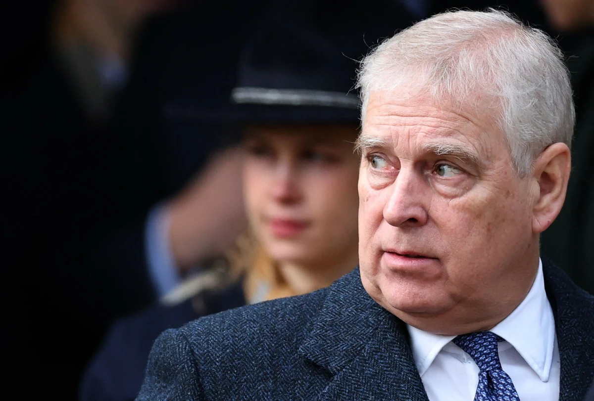 Andrzej, książę Yorku, syn królowej Elżbiety II ponownie ma kłopoty. Zrządzeniem losu ten prominentny członek rodziny Windsorów zaprzyjaźnił się z H6 - to kryptonim, który nadano człowiekowi z bliskiego otoczenia księcia, a który został oskarżony o szpiegostwo na rzecz Chin. Andrzej odżegnuje się od znajomości, Pekin odrzuca oskarżenia o szpiegostwo w Wielkiej Brytanii, ale sprawę zbadał brytyjski kontrwywiad i był wyraźnie zaniepokojony, tym czego się dowiedział.