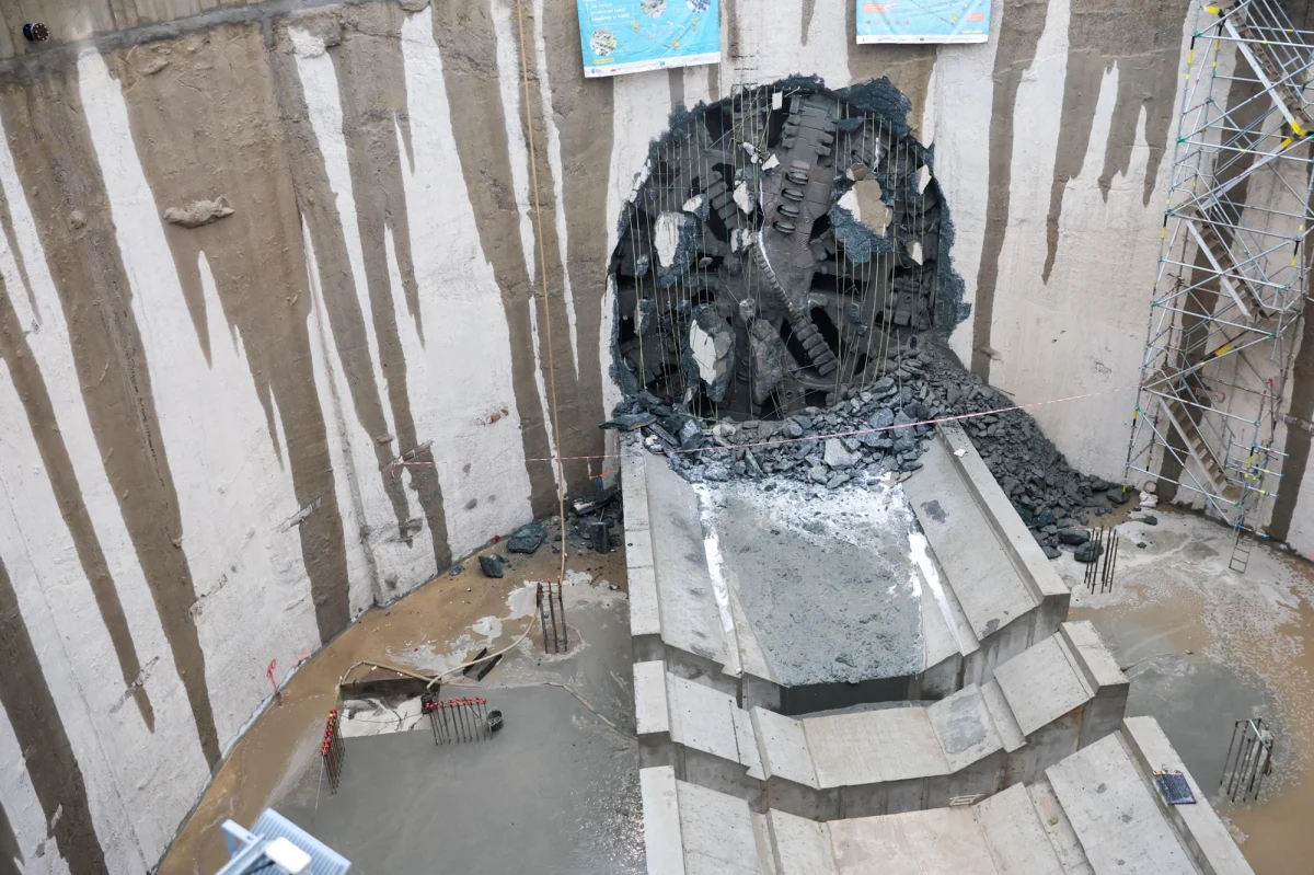 W związku z planowaną budową tunelu dla Kolei Dużych Prędkości (KDP) pod centrum Łodzi, spółka Centralny Port Komunikacyjny (CPK) ogłosi przetarg na dodatkowe ekspertyzy stanu technicznego budynków. Ogłoszenie przetargu zaplanowano na I kwartał przyszłego roku. Celem tych działań jest zapewnienie maksymalnego bezpieczeństwa mieszkańcom obszarów, przez które będzie przebiegał tunel.