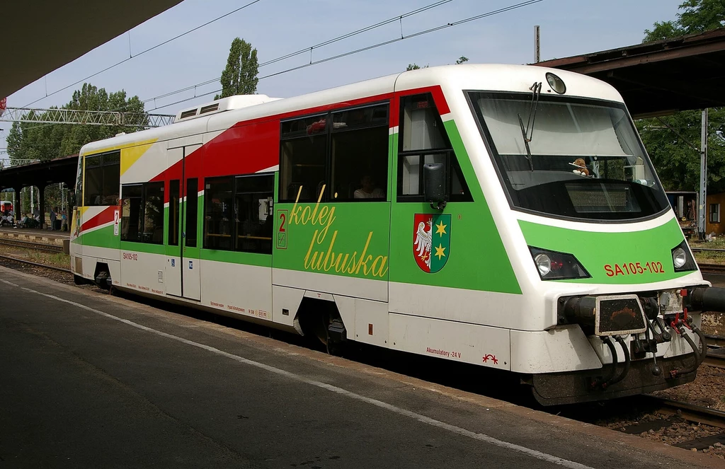 Lubuska kolej i jej sprawność to kość niezgody między Urzędem Marszałkowskim w Zielonej Górze a Polregio, któremu zlecono wykonywanie przewozów