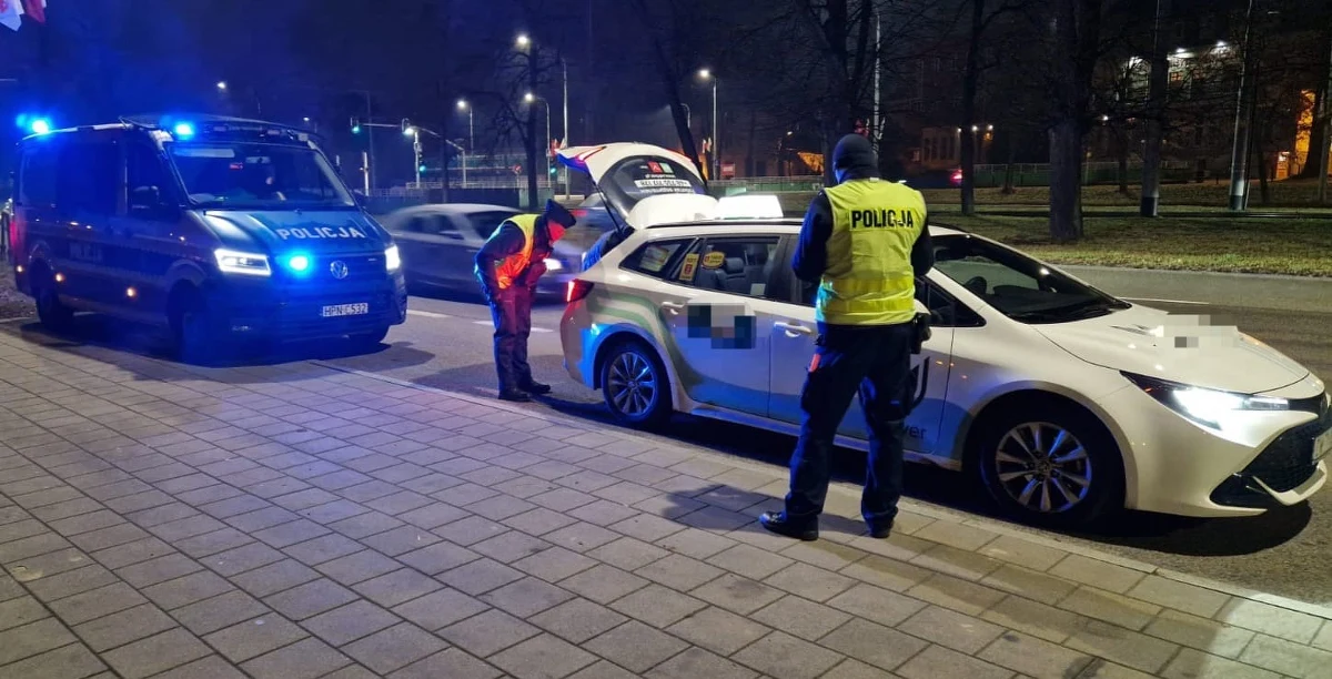 Działania mające zwiększyć bezpieczeństwo pasażerów przeprowadziła pomorska policja po serii przestępstw seksualnych, do których dochodziło w taksówkach oferowanych przez aplikacje mobilne. Szeroko zakrojona akcja została przeprowadzona w piątkowy wieczór na terenie Trójmiasta. Wzięli w niej udział funkcjonariusze z różnych jednostek policji, a także Straży Granicznej.